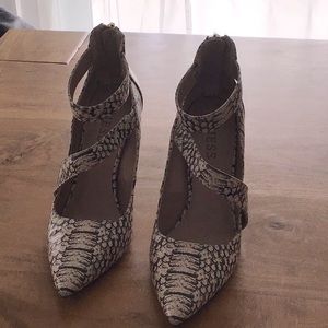 Guess heels beige and black